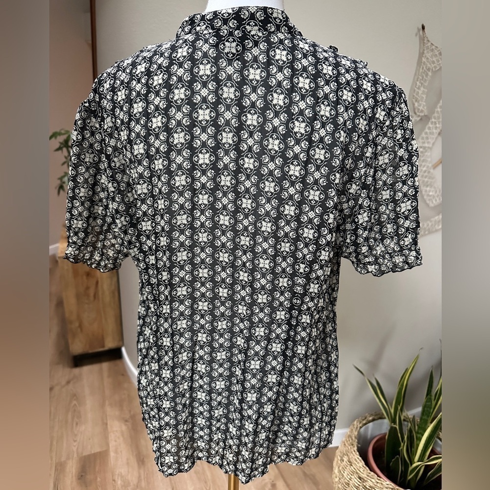 2010s Sheer black and white Pintuck short puff sleeve top blouse - Picture 3 of 7